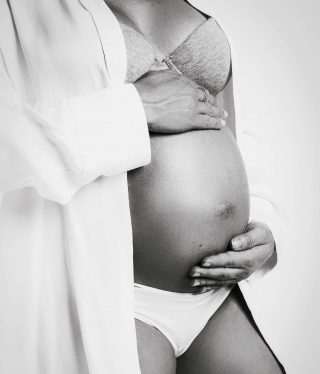 📸 Sara
É TÃO BOM SER MULHER!!!
Já retratei várias grávidas e posso admitir que é um momento em que as mulheres estão no seu melhor...Irradiam luz, ficam mais bonitas do que nunca e tudo nelas brilha!!!
Estarei postando várias fotos delas para vocês conferirem!!! 😉
Obrigada a todas e cada uma por compartilharem sua luz conmigo ❤️.
.
.
.
.
#pregnantphoto #pregnancy #gestante #ensaiogestante #womenempowerment #womenpower #momtobe #mamaedeprimeiraviagem #mamae #photodegravida #aveiroportugal #aveirolovers #aveirocity #portugal🇵🇹 #portugalmaisperto